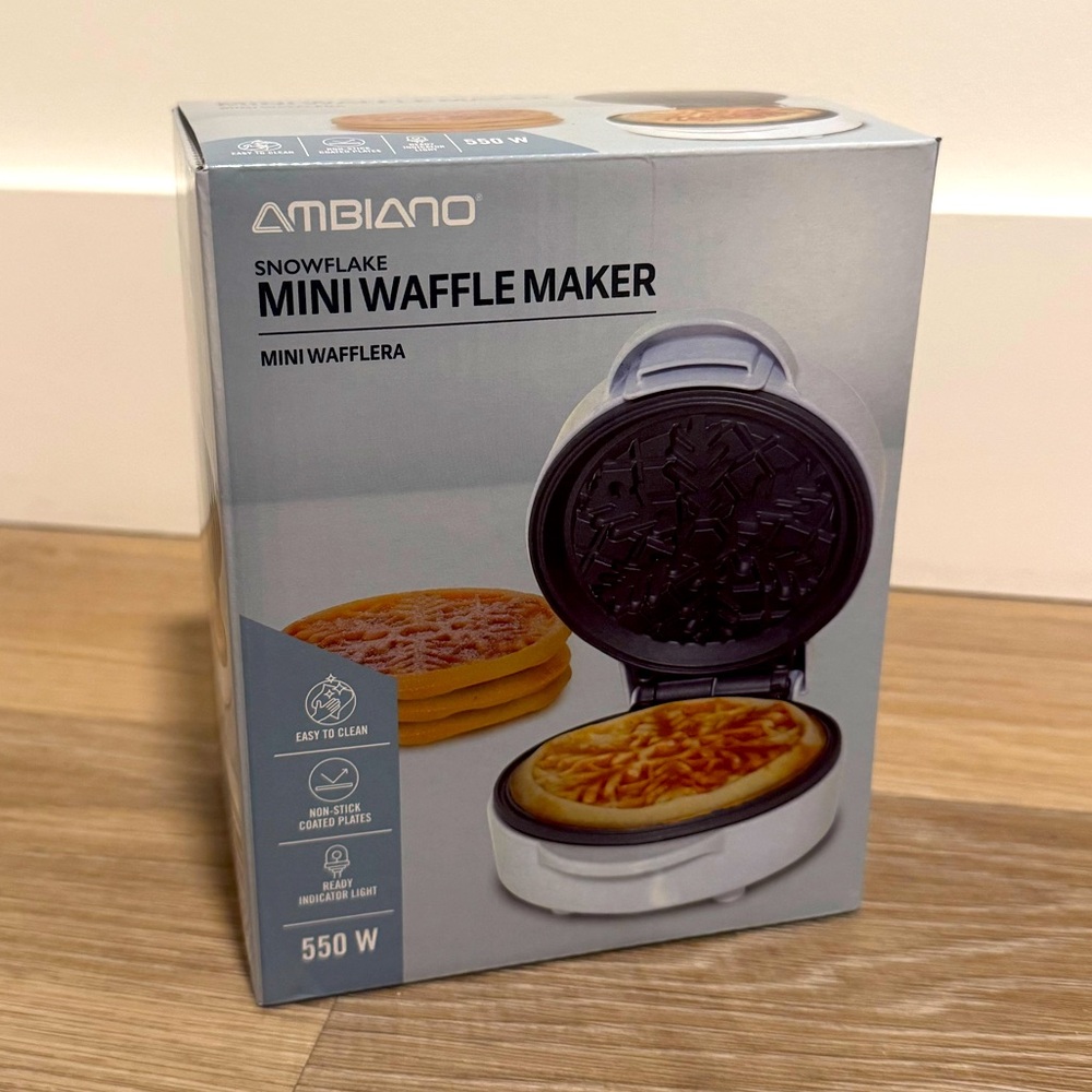 NIB Snowflake Mini Waffle Maker